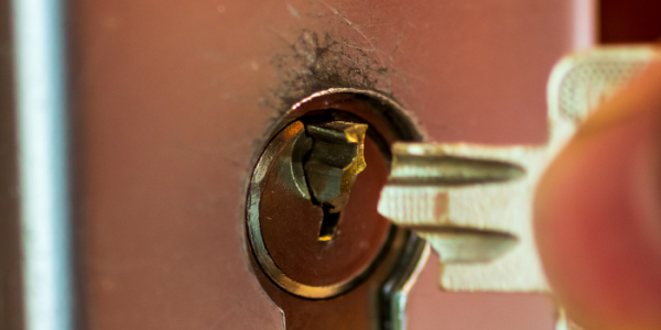 Πώς αφαιρώ ένα σπασμένο κλειδί από κλειδαριά;